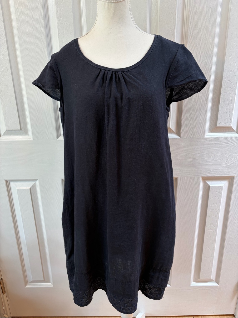 Malvin Navy Linen Blend Eyelet Detail with Pockets size M (8)
